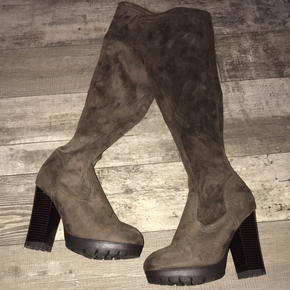 Boots - Picture 2 of 3